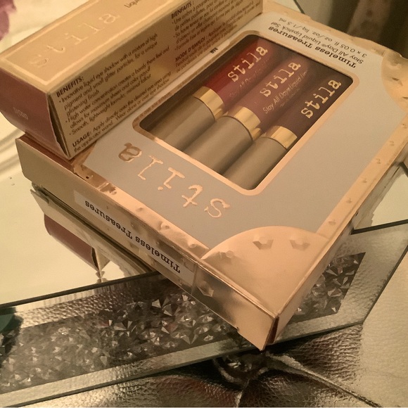 Beautiful stila bundle make up - Picture 2 of 7